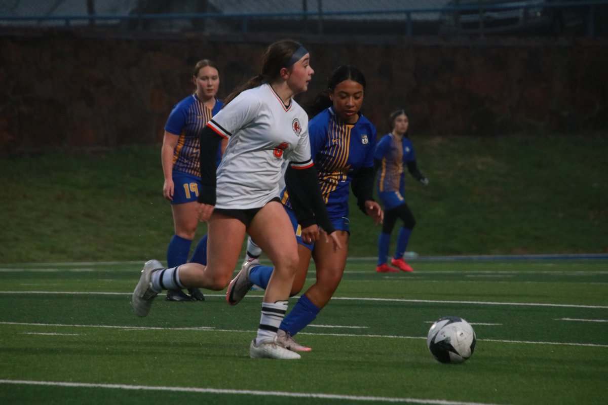 Bearettes are back at home tonight to face Chapel Hill! JV @ 5:30 pm. Varsity will follow! #RTS #BetterEveryDay 

<a href="/50_50Pod/">The 50/50 Podcast ⚽️🎙</a> <a href="/LethalSoccer/">Coach Duque</a> <a href="/tascosoccer/">TASCO</a> <a href="/BrownsboroHigh/">Brownsboro High School</a> <a href="/BISD_Tweet/">Brownsboro ISD</a>
