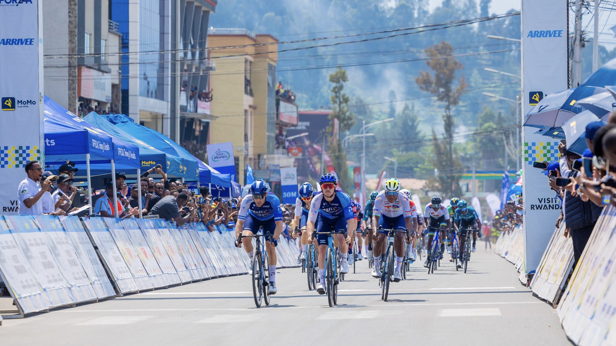 GkpK_SQWEAARm6m?format=jpg&name=large