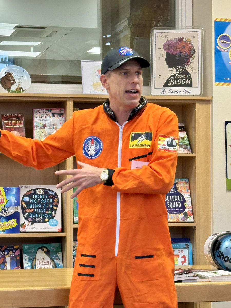 uksla's tweet image. The first of our three authors @YoungSamurai talking about his passion for building reading from the beginning & encouraging reluctant readers and his new series for @BarringtonStoke which starts with Lunar #primarylibraries