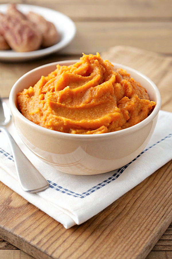 CarriesExpKtchn's tweet image. Brown butter &amp;amp; fresh sage make these buttermilk mashed sweet potatoes nutty, creamy and delicious.

🔗Recipe: carriesexperimentalkitchen.com/buttermilk-mas…
#sweetpotatoes #sidedish