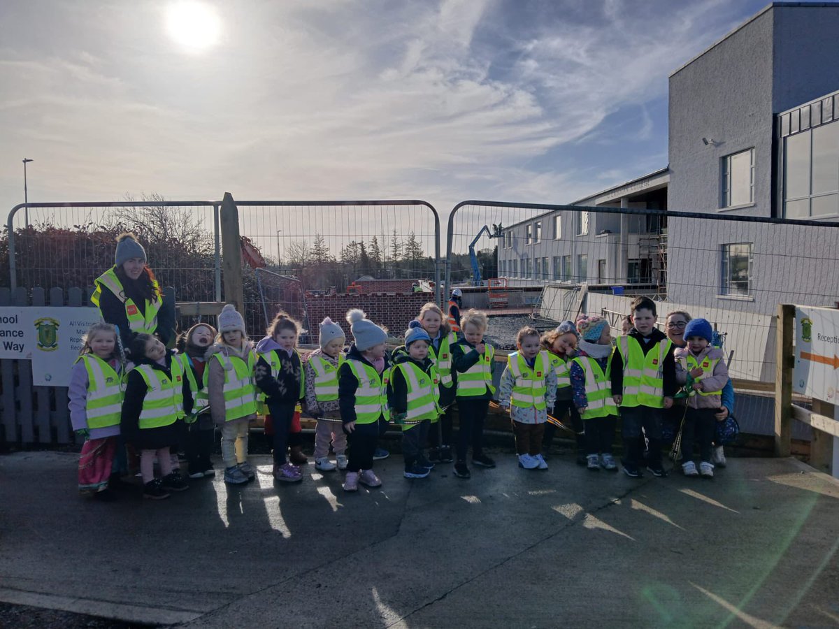 A huge welcome to our visitors from the Nobber preschool who popped by to check out the progress of our new school today!👷‍♀️👷‍♂️