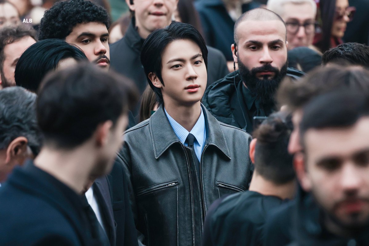 Jin of BTS arriving at the Gucci Fall/Winter 2025 show at Milan Fashion Week.

#JIN #진 #BTS #JinxGucci #GucciFW25