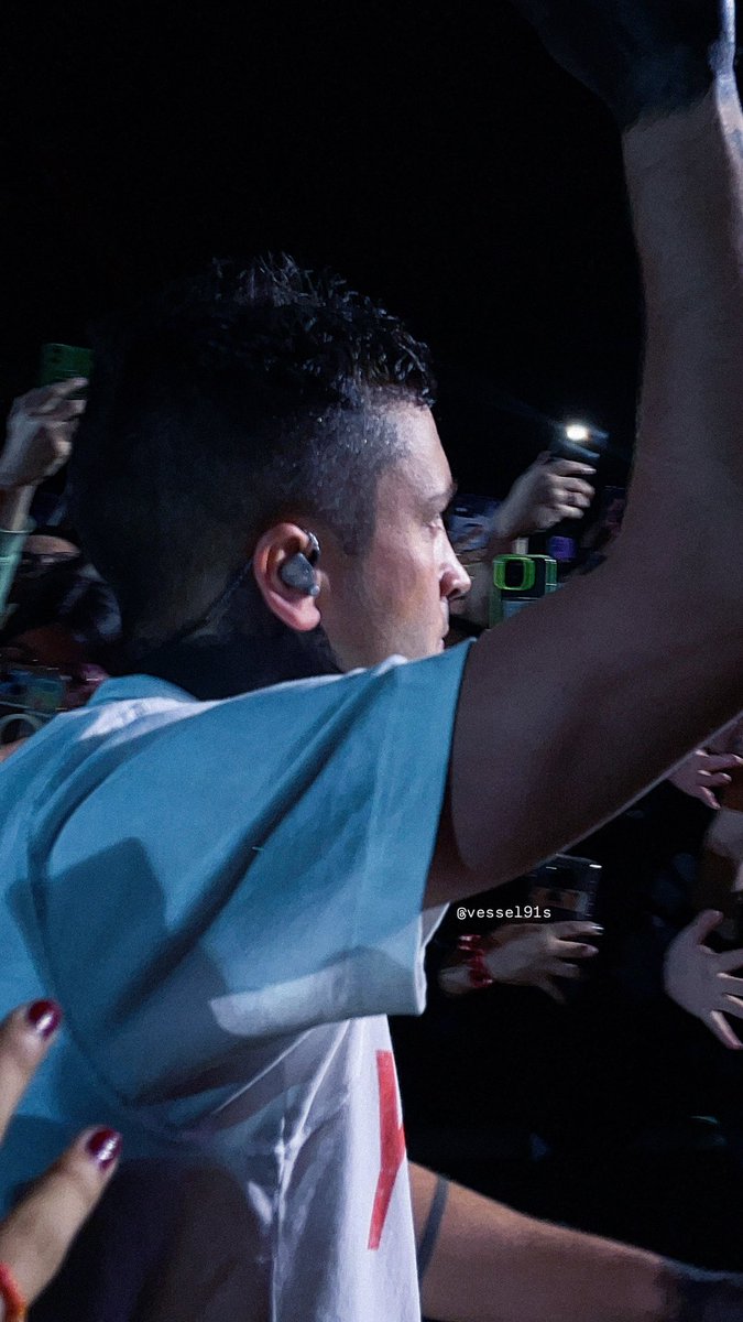 “stay alive, it’s worth it, i promise” 🤍
thank you for making my dream come true <a href="/twentyonepilots/">twenty one pilots</a> :’)