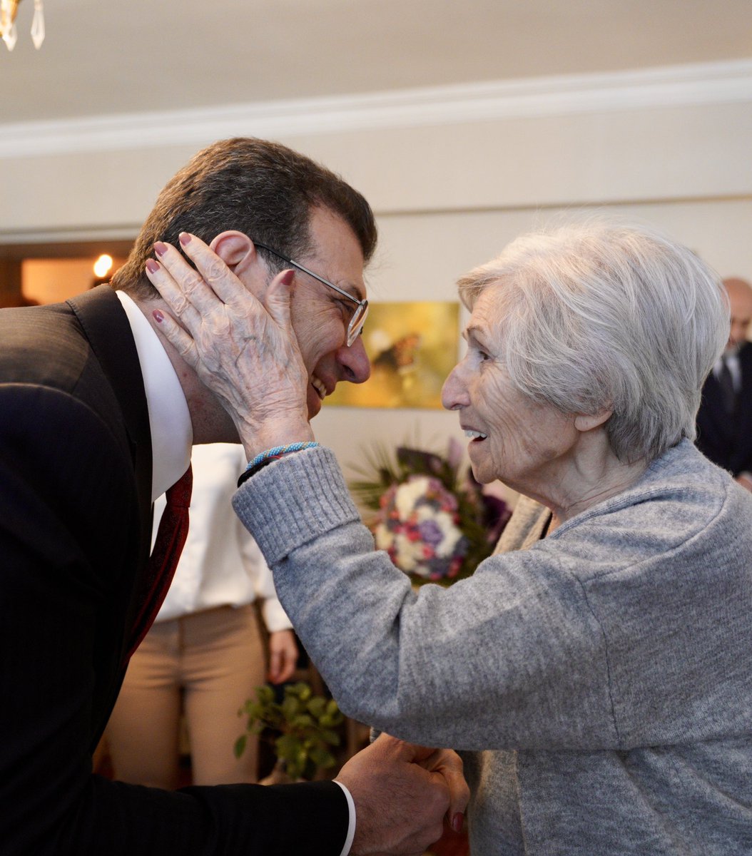 Kanziler, Ekrem İmamoğlu nefretinizden Ümit Özdağ’ı unutmaya devam edin.

Onu da 13. Cumhurbaşkanınız Ekrem İmamoğlu halleder.