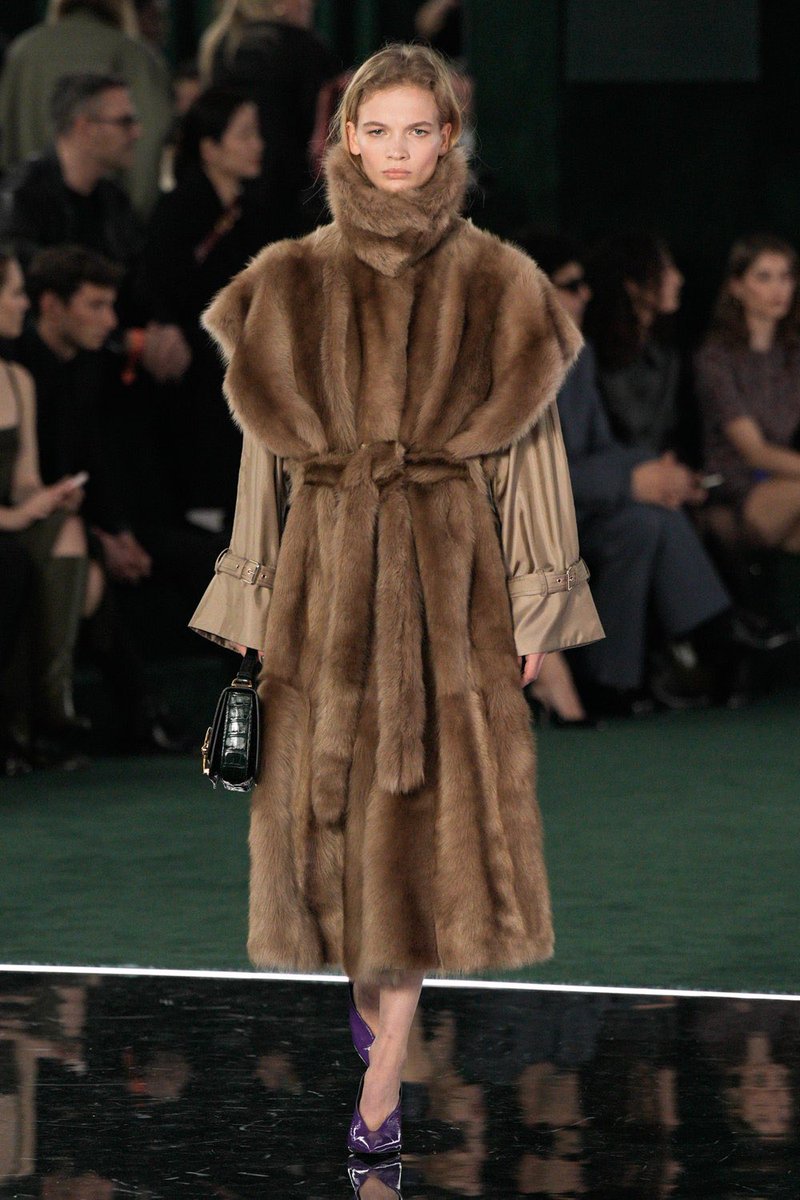 StreetFashion01's tweet photo. GUCCI FW25!🖤 https://t.co/I9HZL9KnGu