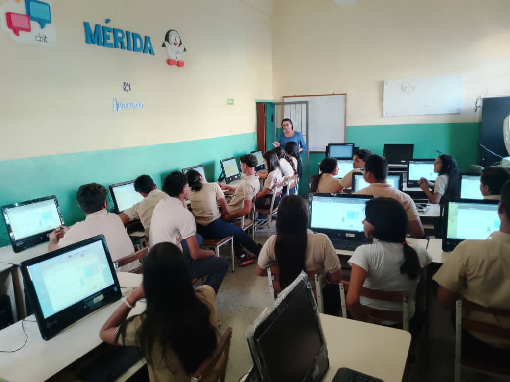 #25Feb | Conversatorio Sobre las Redes Sociales para los alumnos de 4to año del C.E.N Estado Mérida a cargo de la profesora Jhoanna Rojas como proyecto de Aula con el apoyo del tutor CBIT Miguel Suárez con el fin de debatir las consecuencias del uso inadecuado.

#SomosFundabit