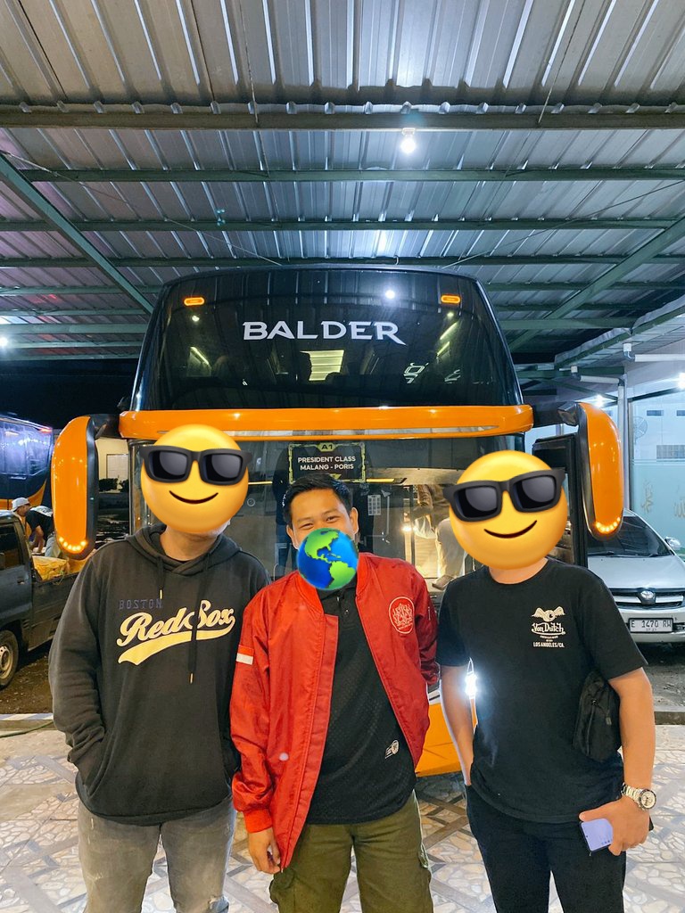 abcdthefuck's tweet photo. Jalan kerja, kerja jalan-jalan 🚌 https://t.co/H2MbvIsJdz