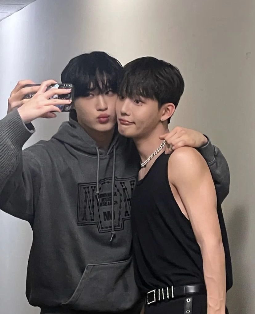 boredbutfab's tweet photo. HAPPY SEUNGHUN DAY
#영원한_픽스꺼_승훈아_생일축하해
#OurEverlastingSeunghunDay https://t.co/16dP5ZMoOv