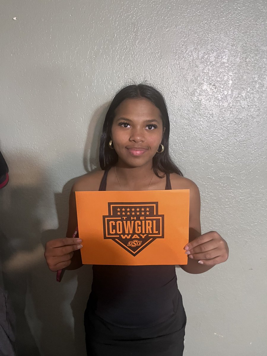 AlyiahBusby2028's tweet photo. Had a great gift when I got home from school!! Can’t wait to see you guys soon!! @OSUcoachG @Coach_Shippy @carrieeberle @cowgirlsb https://t.co/WkixuvI209