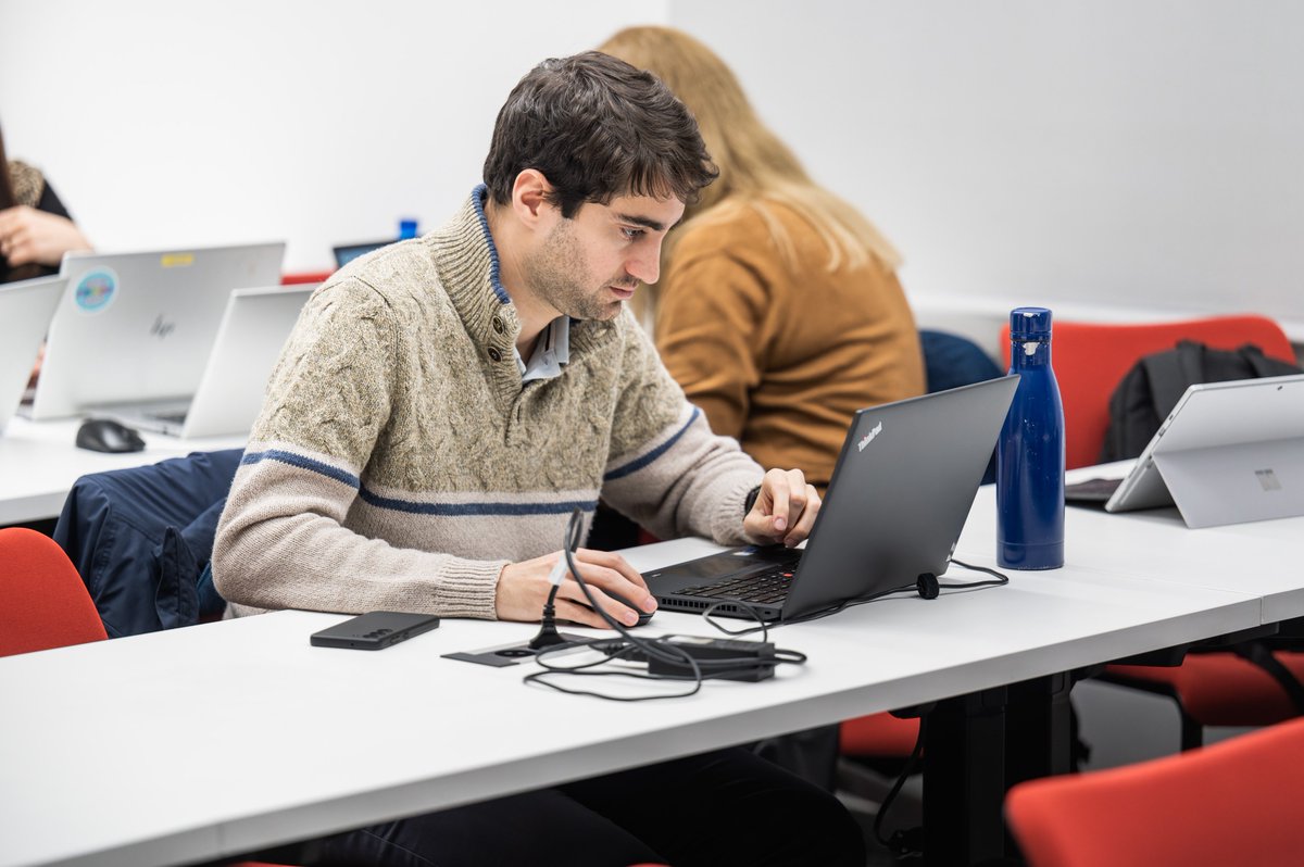 bsm_upf's tweet image. #Education is evolving! 📚💻 At UPF-BSM, we blend in-person learning with #DigitalTools to enrich content, boost collaboration &amp;amp; build essential skills—anytime, anywhere. 🚀

Because learning is about both books &amp;amp; innovation! 📖✨

Happy #WorldDigitalLearningDay! 🌍