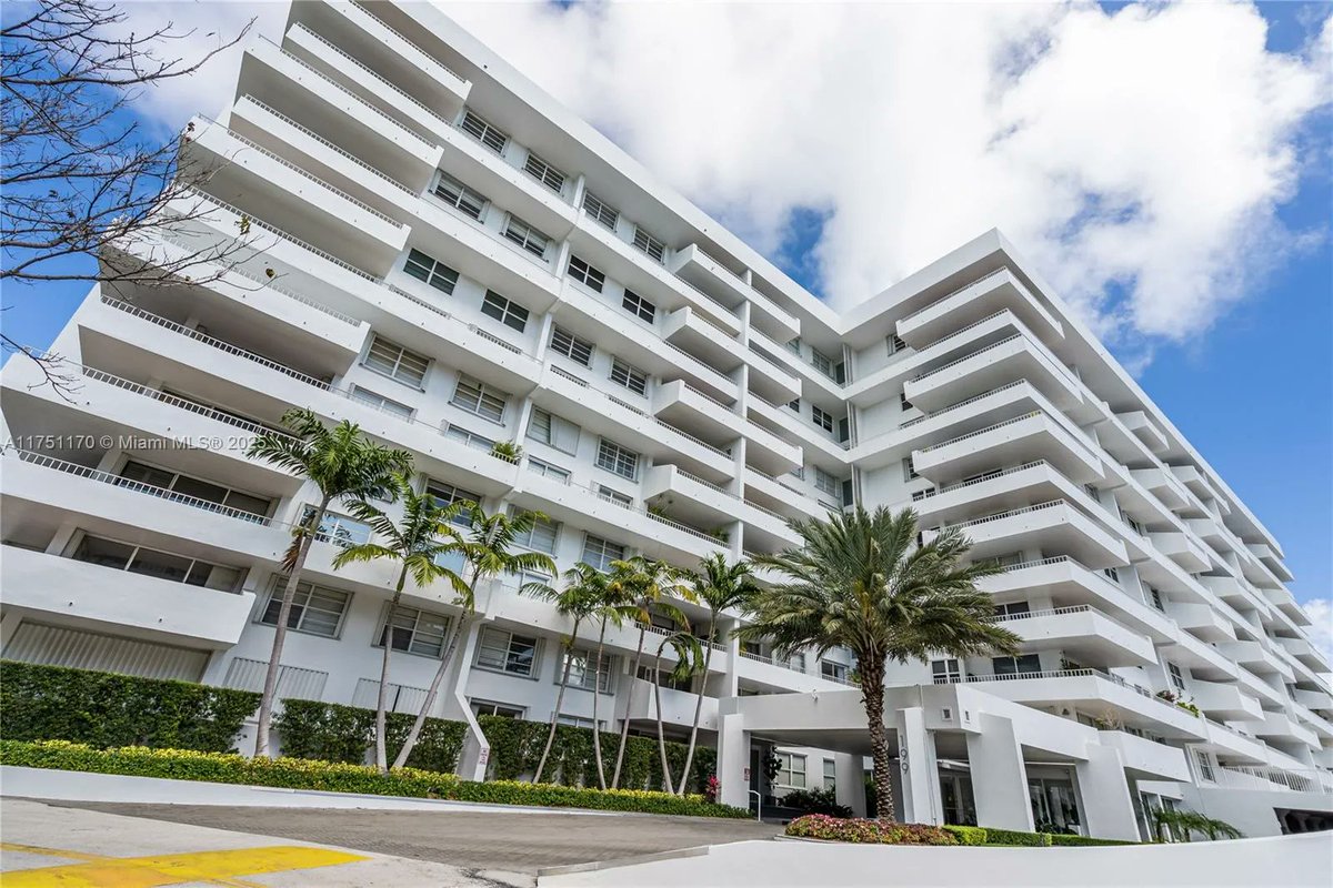 Key4RealEstate's tweet photo. 199 Ocean Lane Dr Unit 1210, Key Biscayne, FL, 33149
3 bed | 4 bath 2520 Sq. Ft.
Active | 12000
https://t.co/aPybrNuJM3
Experience premium living at Commodore South in Key Biscayne! This penthouse-level fully furnished 4-bed/4-bath unit boasts a split floor plan with... https://t.co/ta6tknasuu