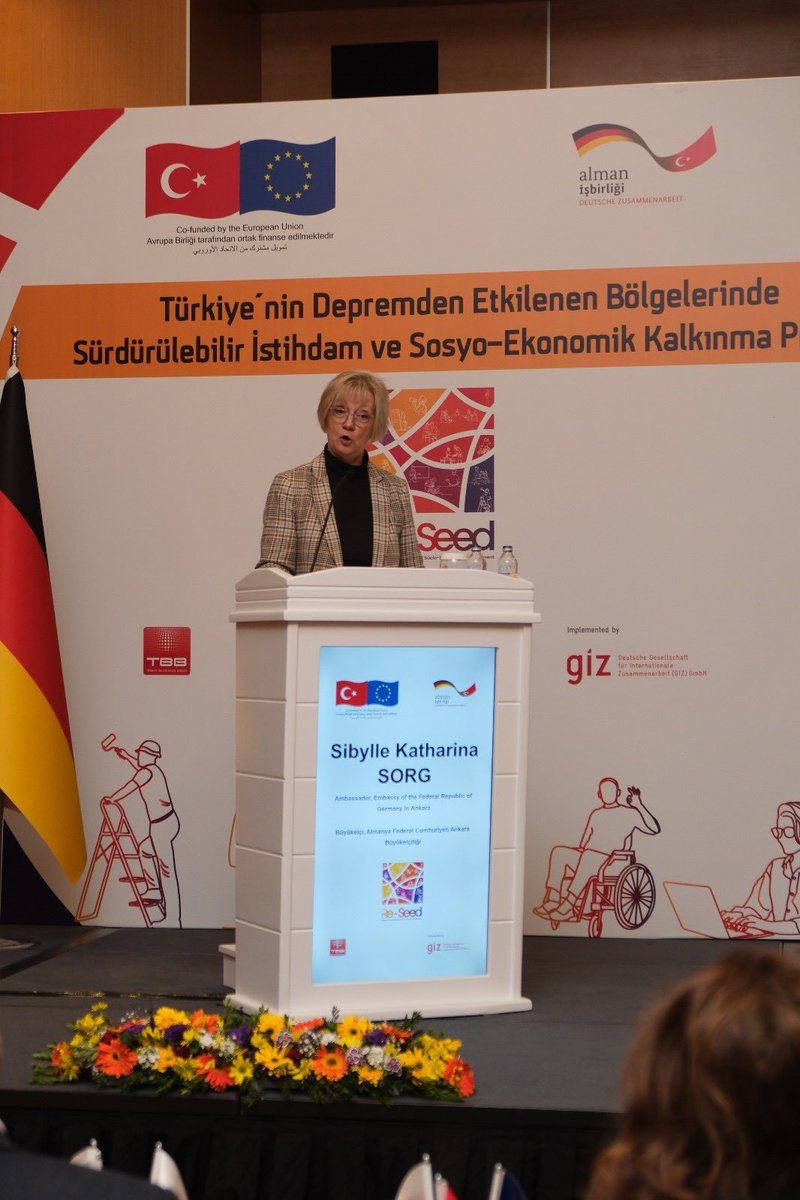 GerAmbTurkiye's tweet photo. 1/3 Depremden iki yıl sonra Almanya ve AB Türkiye'nin yanında yer almaya devam ediyor. Bugün, 🇩🇪 ve 🇪🇺'nin deprem bölgesinde ekonomik kalkınmayı teşvik edecekleri #RESEED programı için 65 milyon Avro değerinde bir sözleşme imzalandı. https://t.co/jKogNMCirJ