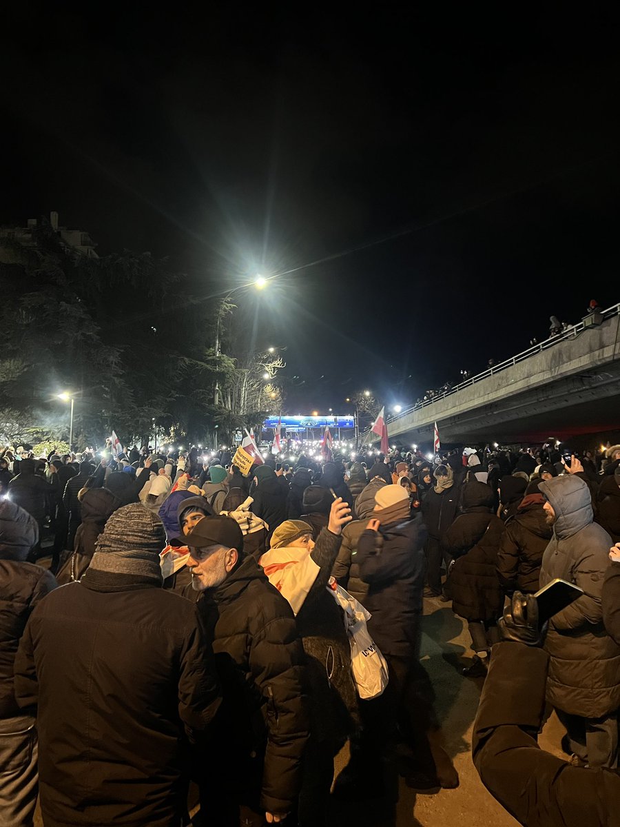 Massive crowd gathers in #Tbilisi’s hero’s square. Ppl whistling cheering each other. Day 90 of anti government pro #EU protests