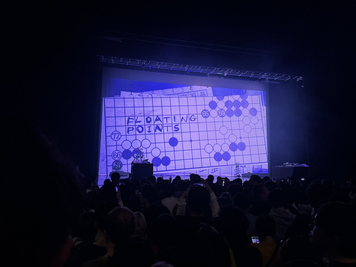 plastic09bros's tweet photo. Floating Points良かったなあ。
Birth4000への転換を聴いた時に心から来て良かったと思えた。 https://t.co/x0pVPfzgFu