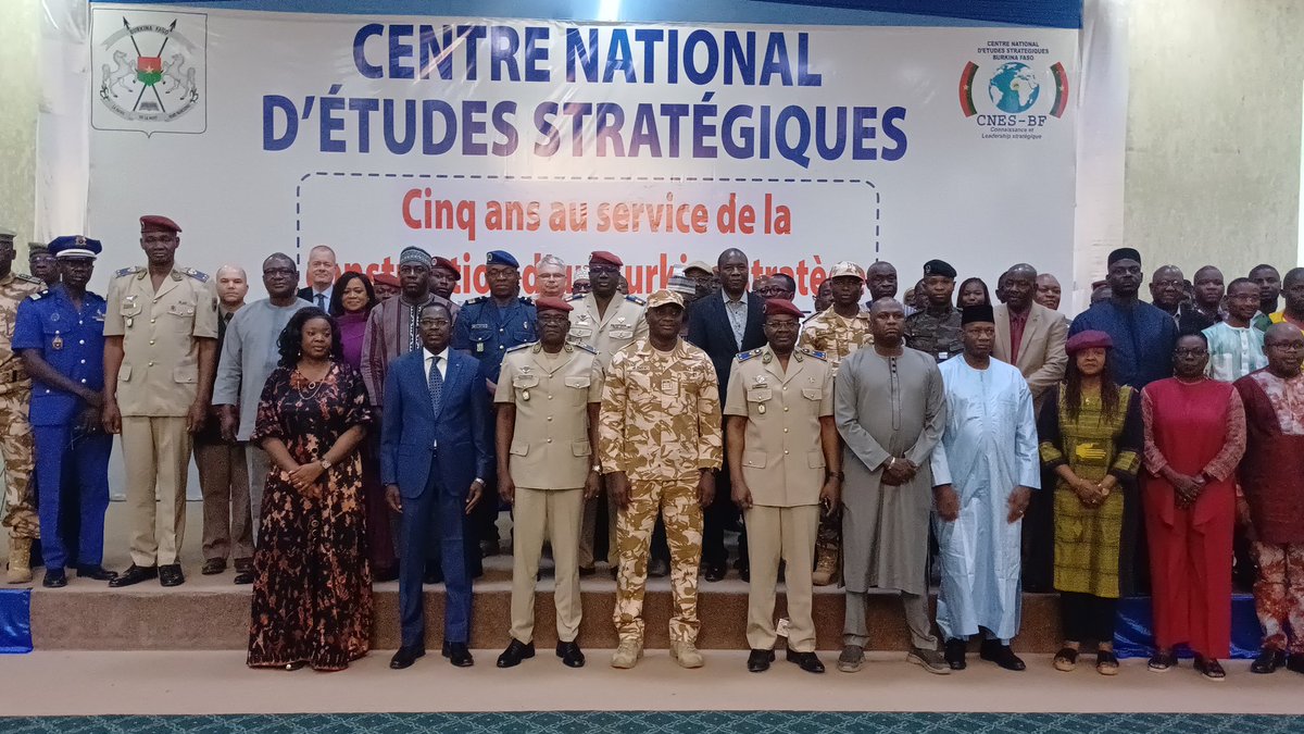 suglimanie's tweet photo. Le Centre National d’Etudes Stratégiques célèbrent ses 5 années d’existence, sous le thème « Le CNES, 5 ans au service de la construction d’un Burkina Stratège ».Plusieurs activités au programme dont le lancement du Grand Prix de la #recherche_stratégique. #BurkinaFaso  #Lwili https://t.co/ELa5nnQtHh