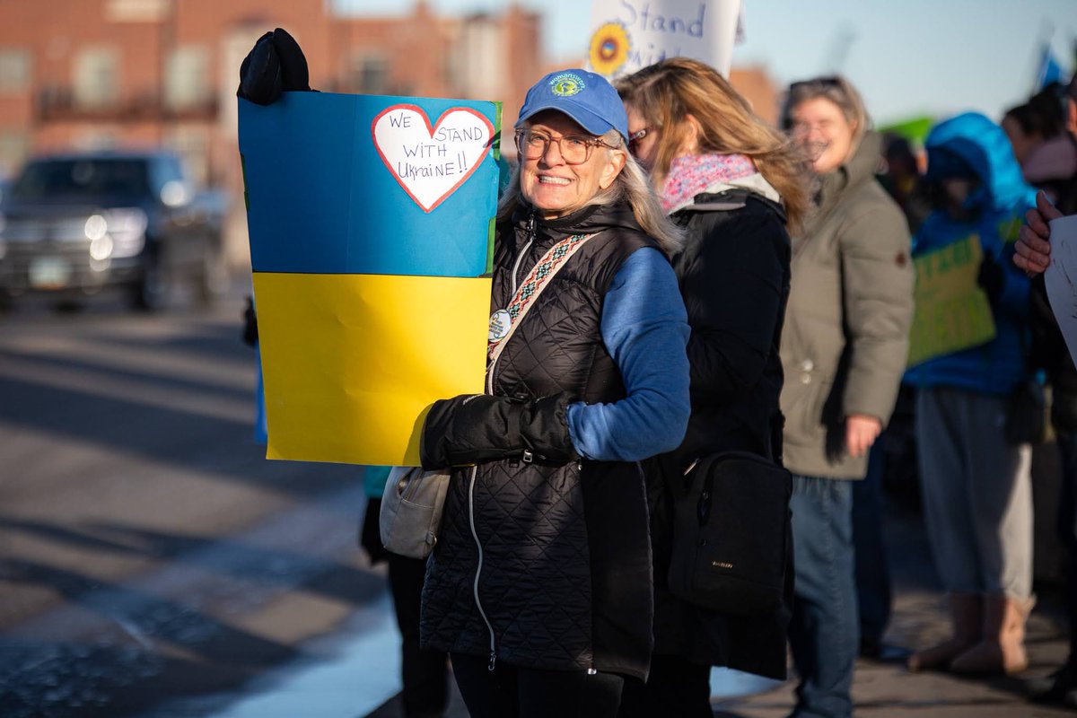 wags5now's tweet photo. “A peaceful protest in support of Ukraine was held yesterday on the Veterans Bridge between Fargo and Moorhead. Yesterday marked the third anniversary of Russia’s invasion of the Ukraine.”  
📸: @WagnerJaelynn #BugabooPhotography #freelance #MSUMPhotoJournalism https://t.co/nuLR2WDEww