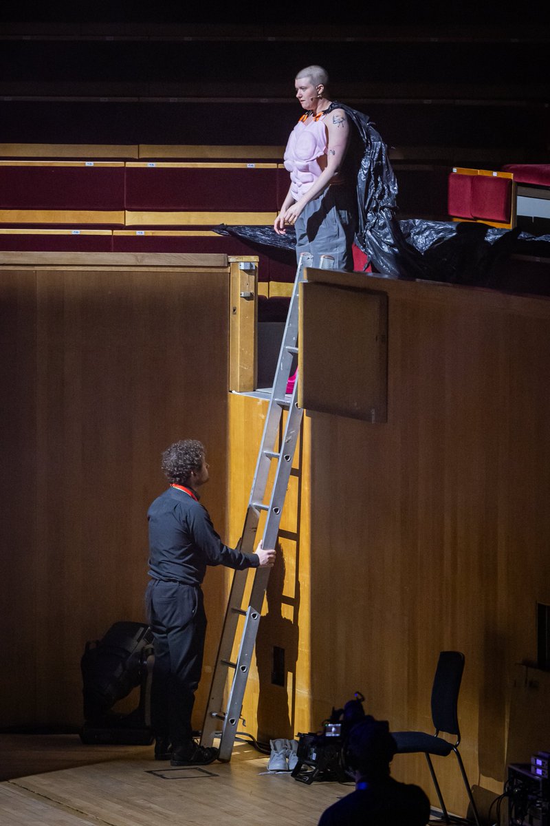 London Mozart Players (@mozartplayers) on Twitter photo Love these snaps of movement performance artist Kars Dodds at Changing Seasons. Powerful, disruptive and ladder-themed queer expression 🌈
Special shout out to our stage manager Oscar for his unmatched ladder stabilisation skills 🪜
📸 <a href="/mdgascoigne/">Marc Gascoigne</a> Love these snaps of movement performance artist Kars Dodds at Changing Seasons. Powerful, disruptive and ladder-themed queer expression 🌈
Special shout out to our stage manager Oscar for his unmatched ladder stabilisation skills 🪜
📸 <a href="/mdgascoigne/">Marc Gascoigne</a>