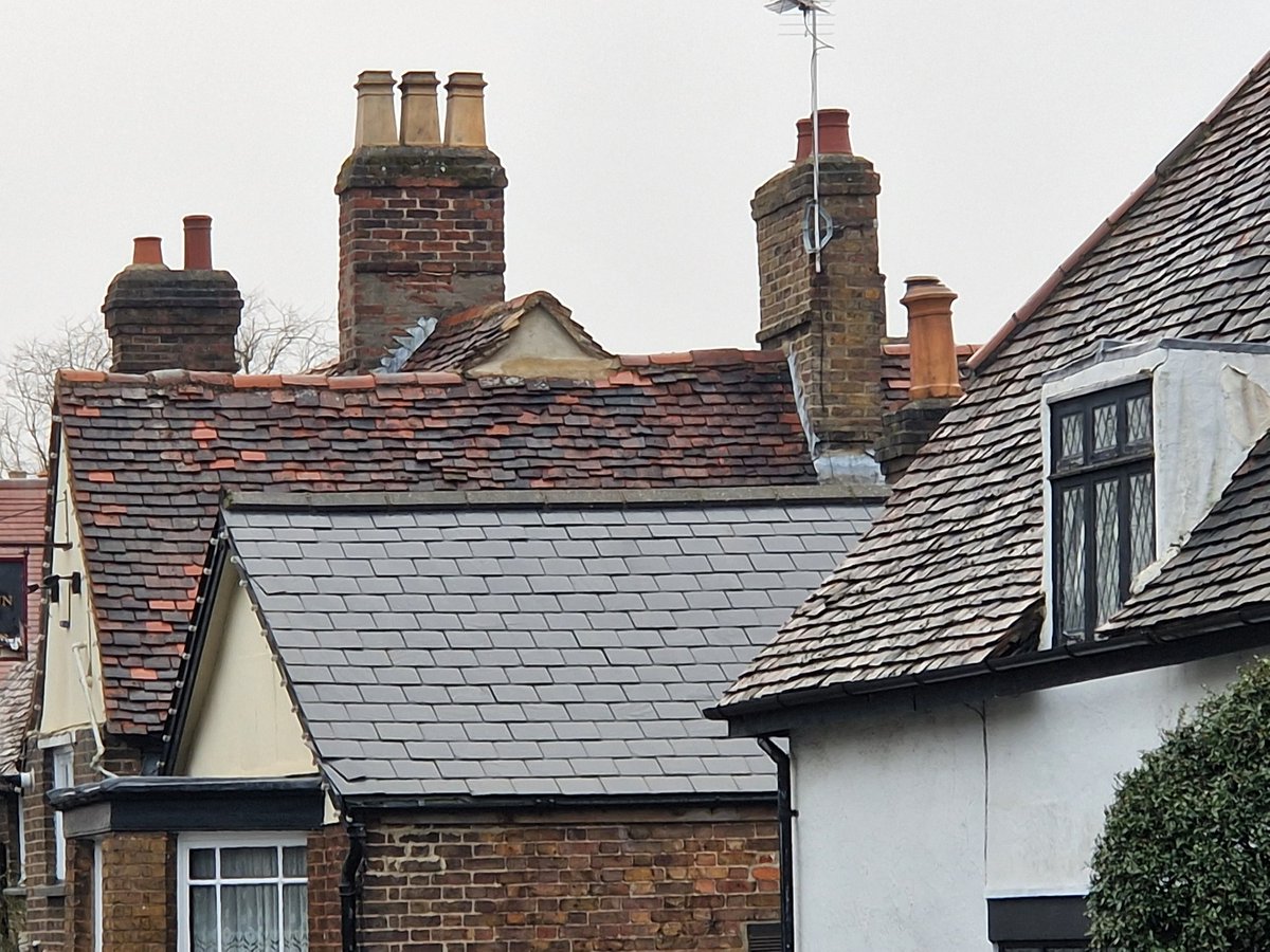 VinnieSull1van's tweet image. Societal deracination is to fall for the con that evolutionary progress comes in the form of cultural degradation. 

For the love of #rooftops.