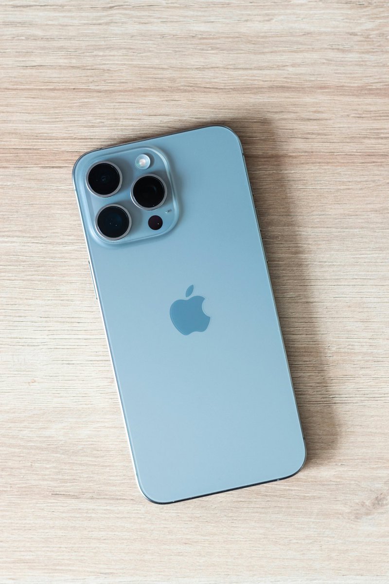 ConnectWithSHAH's tweet image. Do you think the iPhone is the best looking phone?