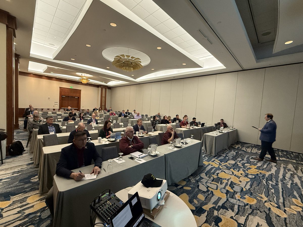 CharacterIsKey's tweet image. Marketing for the Win!  Grayson Loomis and Eric Thorp from 38 House led an interactive session with lots of great ideas!