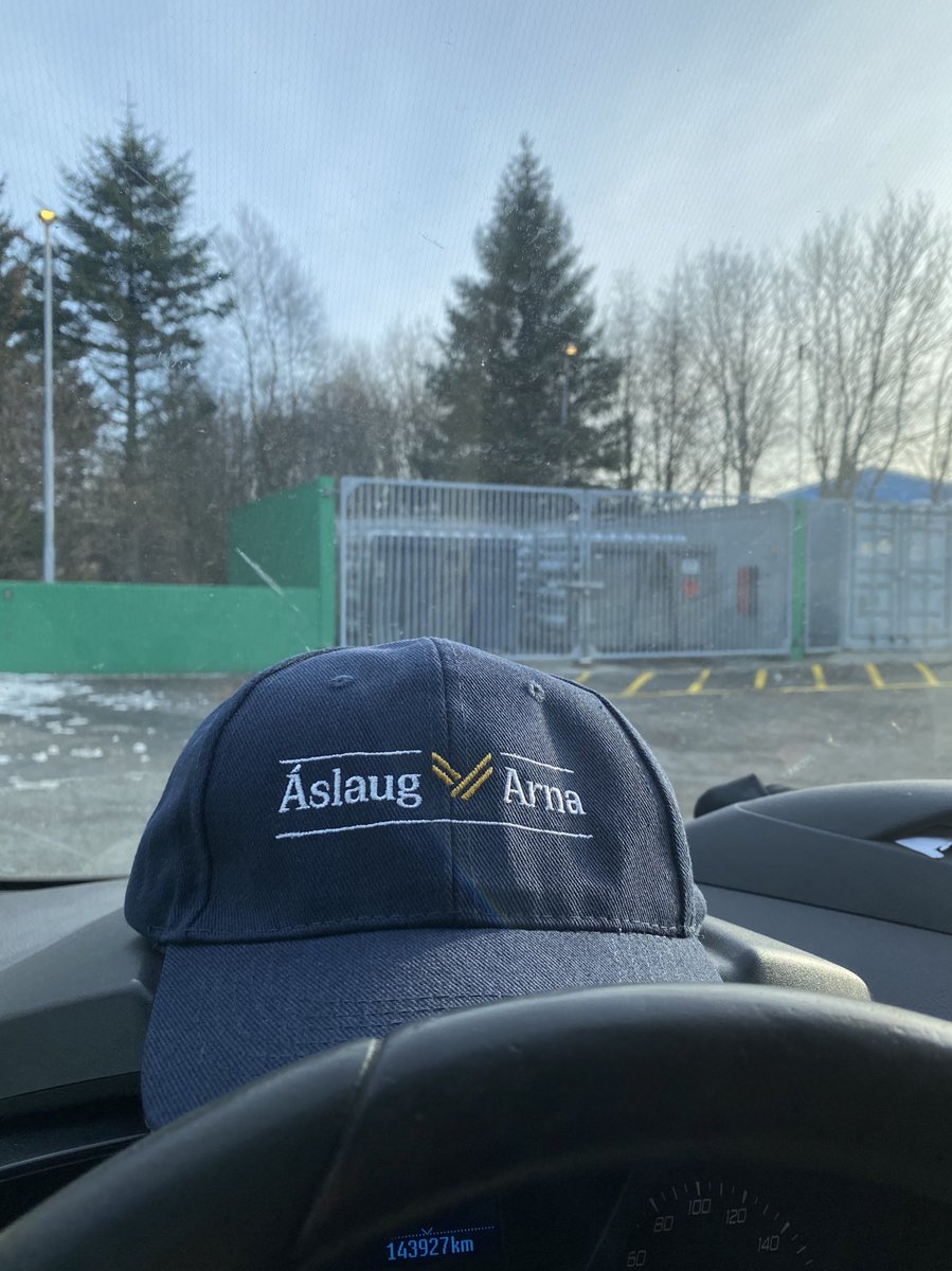 Valið er einfalt.
Áslaug Arna í formann Sjálfstæðisflokksins. Góðir tímar framundan fyrir flokkinn.