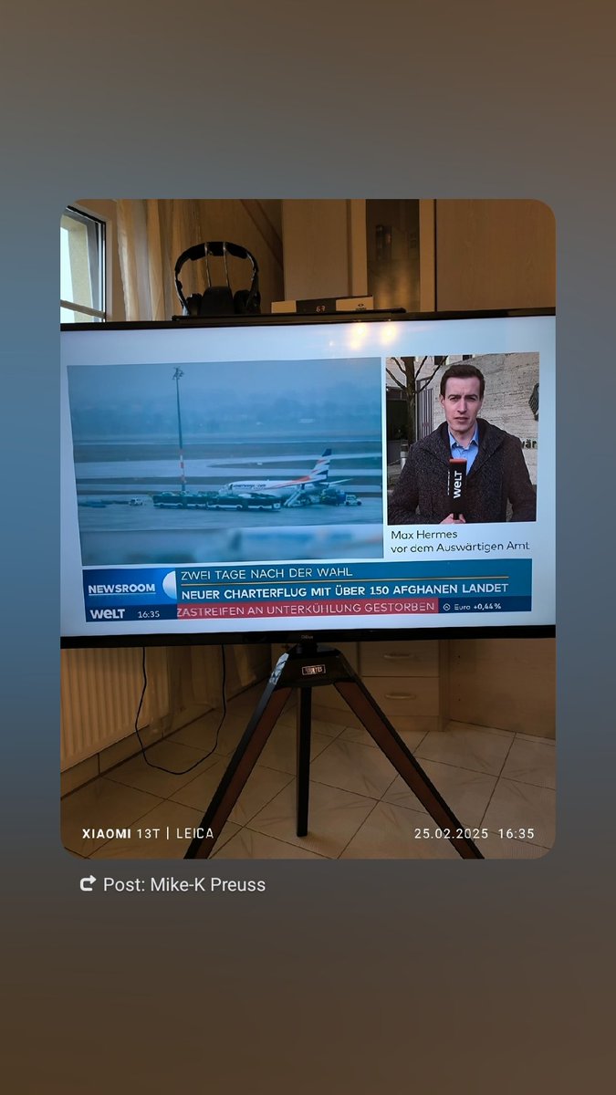 MERKT IHR JETZT, WIE DIE EUCH VERARSCHEN?

ERST SCHICKEN DIE 28 SCHWERSTKRIMINELLE AFGHANEN MIT JE 1000 EURO NACH HAUSE.
DANN, KURZ VOR DER WAHL, SCHICKEN DIE FRAUEN UND KINDER STATT GEFÄHRDER UND KRIMINELLE ZURÜCK UND JETZT HOLEN SIE WIEDER 150 VON DENEN INS LAND