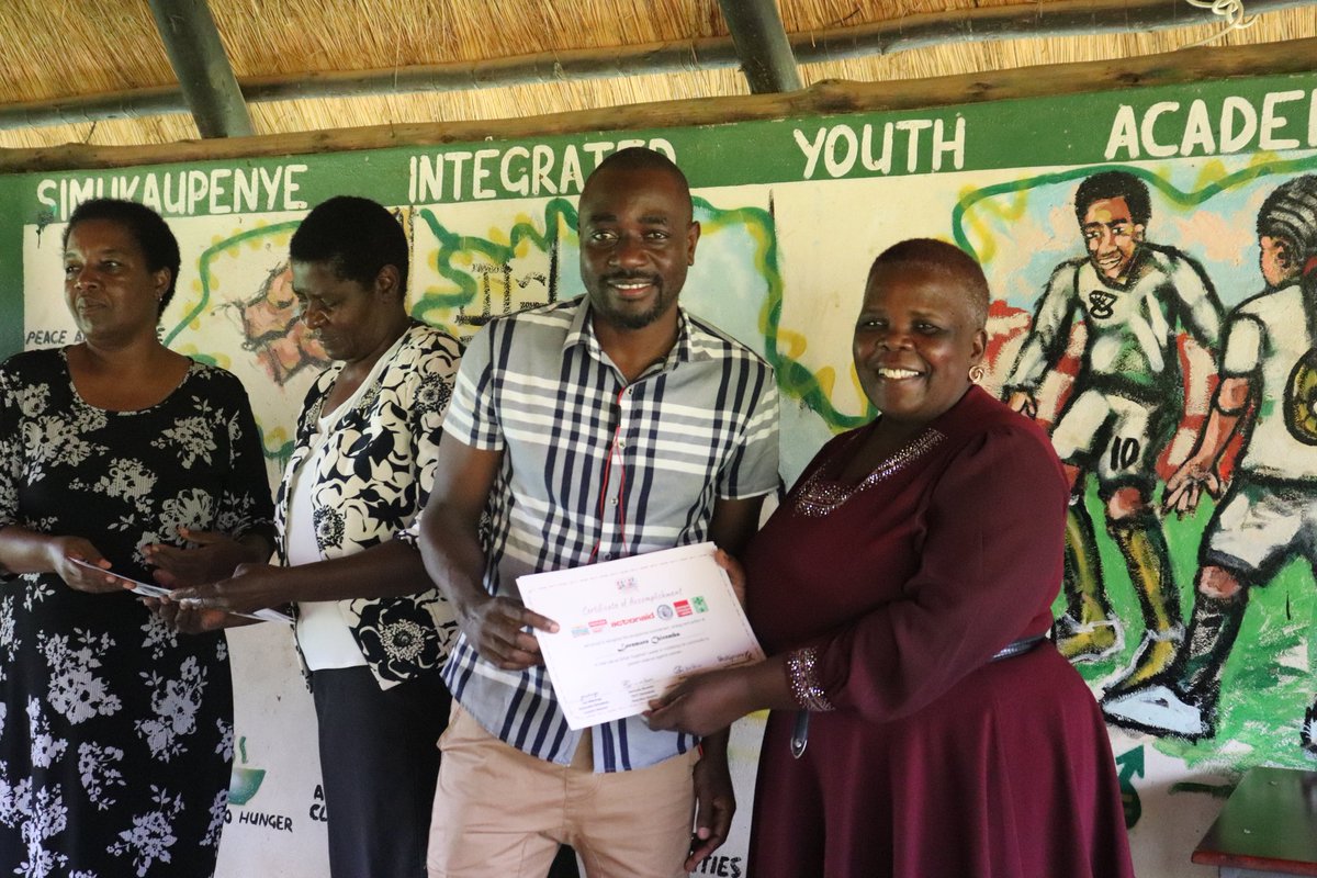 ActionAidZim's tweet image. The celebration ended with a certification ceremony to appreciate the hardworking champions, leaders, drama members &amp;amp; TUSEME mentors. Their dedication will continue to make a difference in ending violence against women and girls. #TORCHESproject #TUSEME #sasatogether
