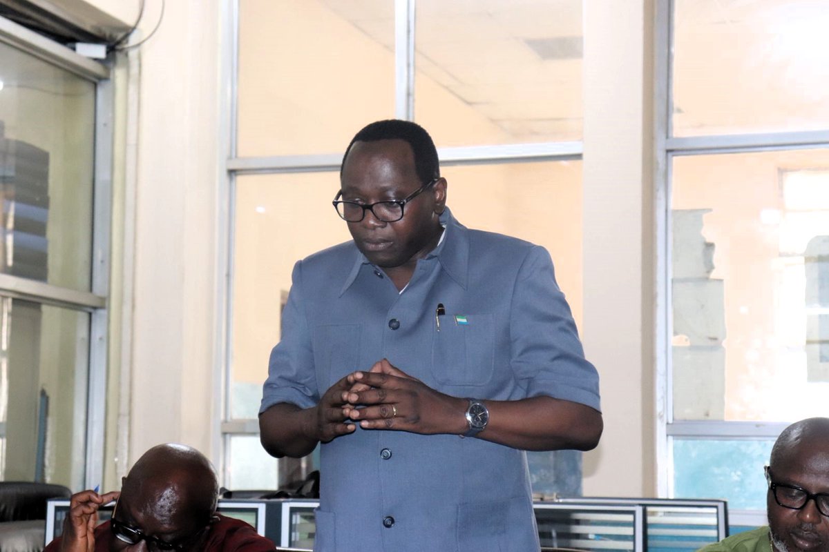 The Minister of #Finance, Sheku Ahmed Fantamadi Bangura, has engaged #NRA over low revenue performance in early 2025. With an 8.1% revenue-to-GDP ratio, he urges full tax law enforcement to boost collection.  mof.gov.sl/over-low-domes…
#SierraLeone  #RevenueMobilization #TaxReforms