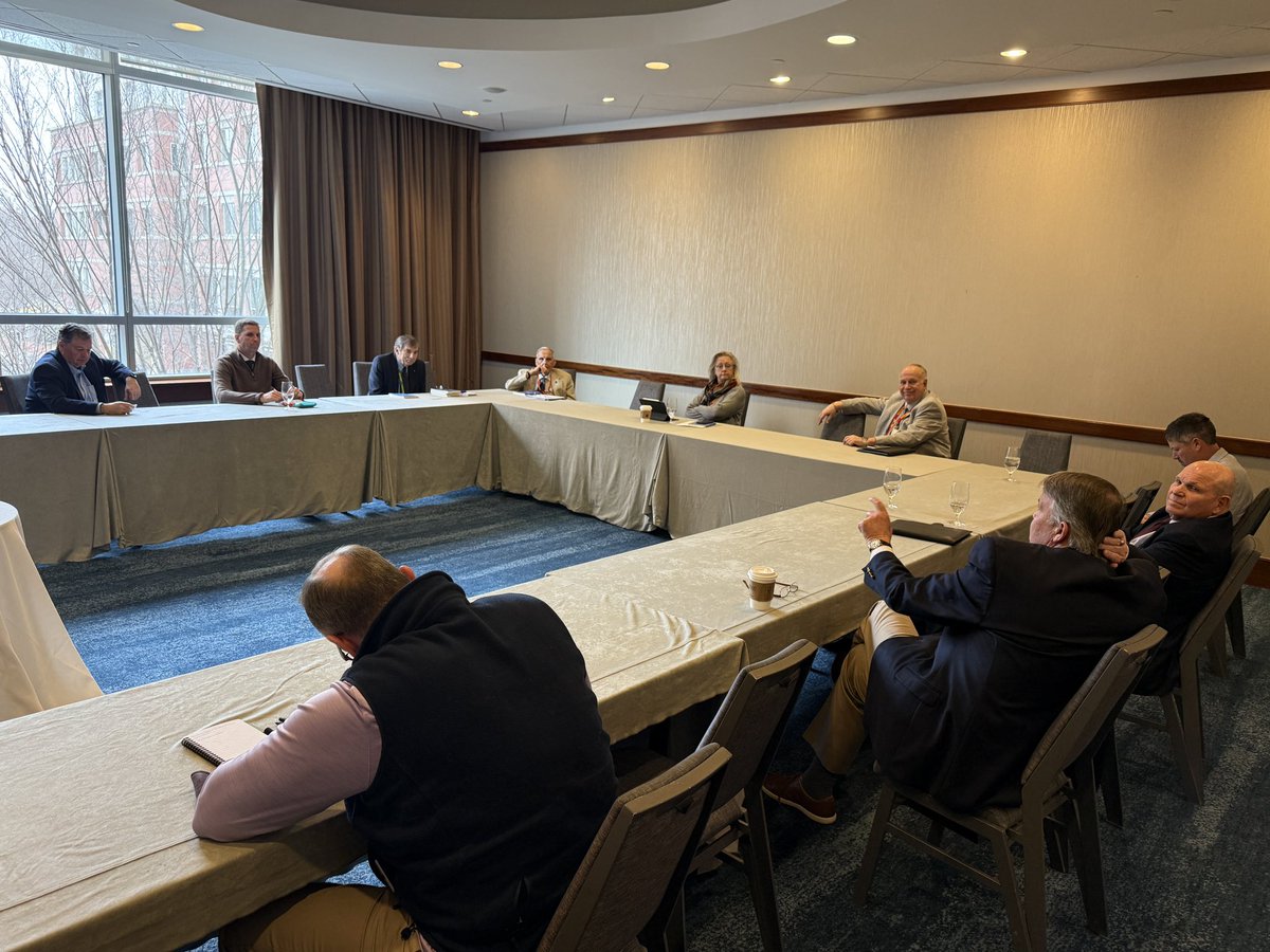 CharacterIsKey's tweet image. Aligned Influence’s Jack Albert led a very engaging (and informative) session with several Board members and Heads of School.  It’s about synchronizing the efforts of passionate and dedicated individuals.