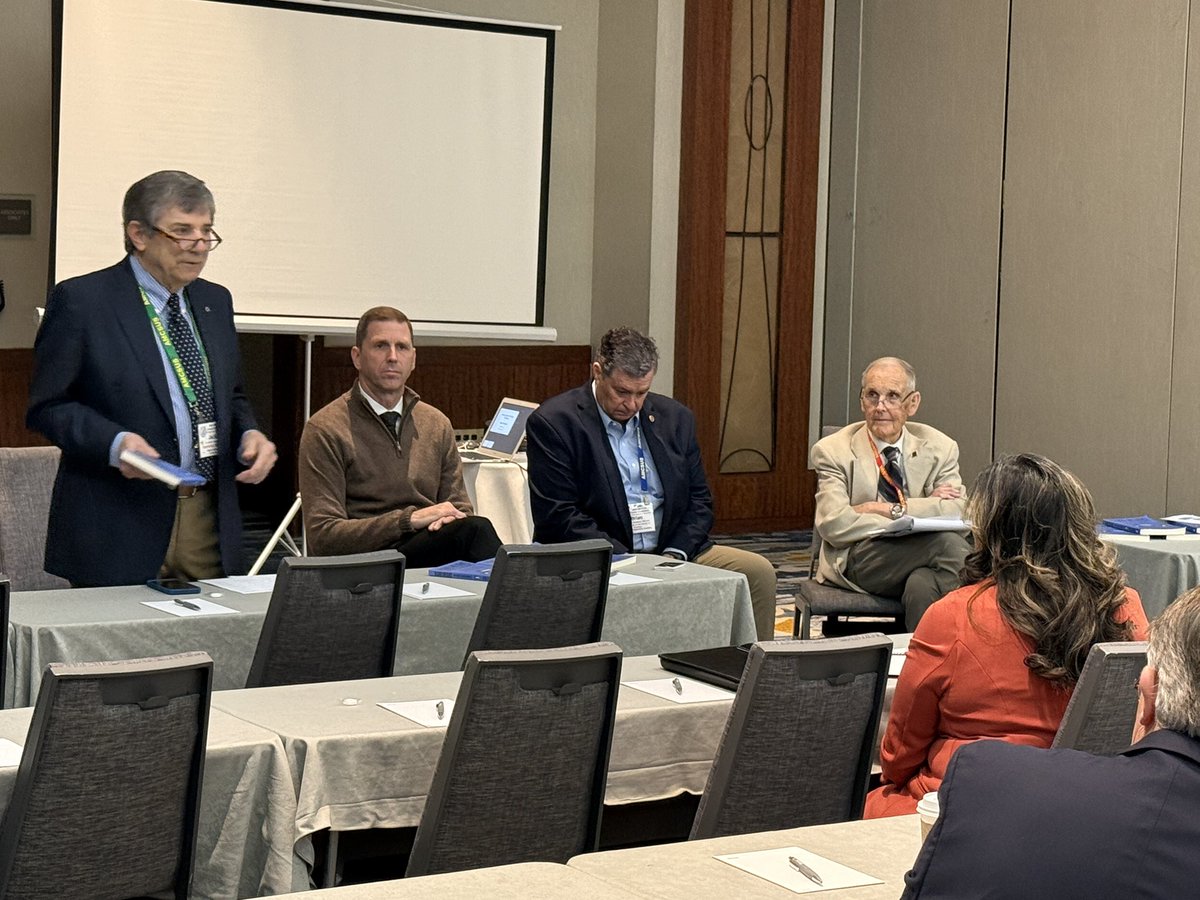 CharacterIsKey's tweet image. Aligned Influence’s Jack Albert led a very engaging (and informative) session with several Board members and Heads of School.  It’s about synchronizing the efforts of passionate and dedicated individuals.