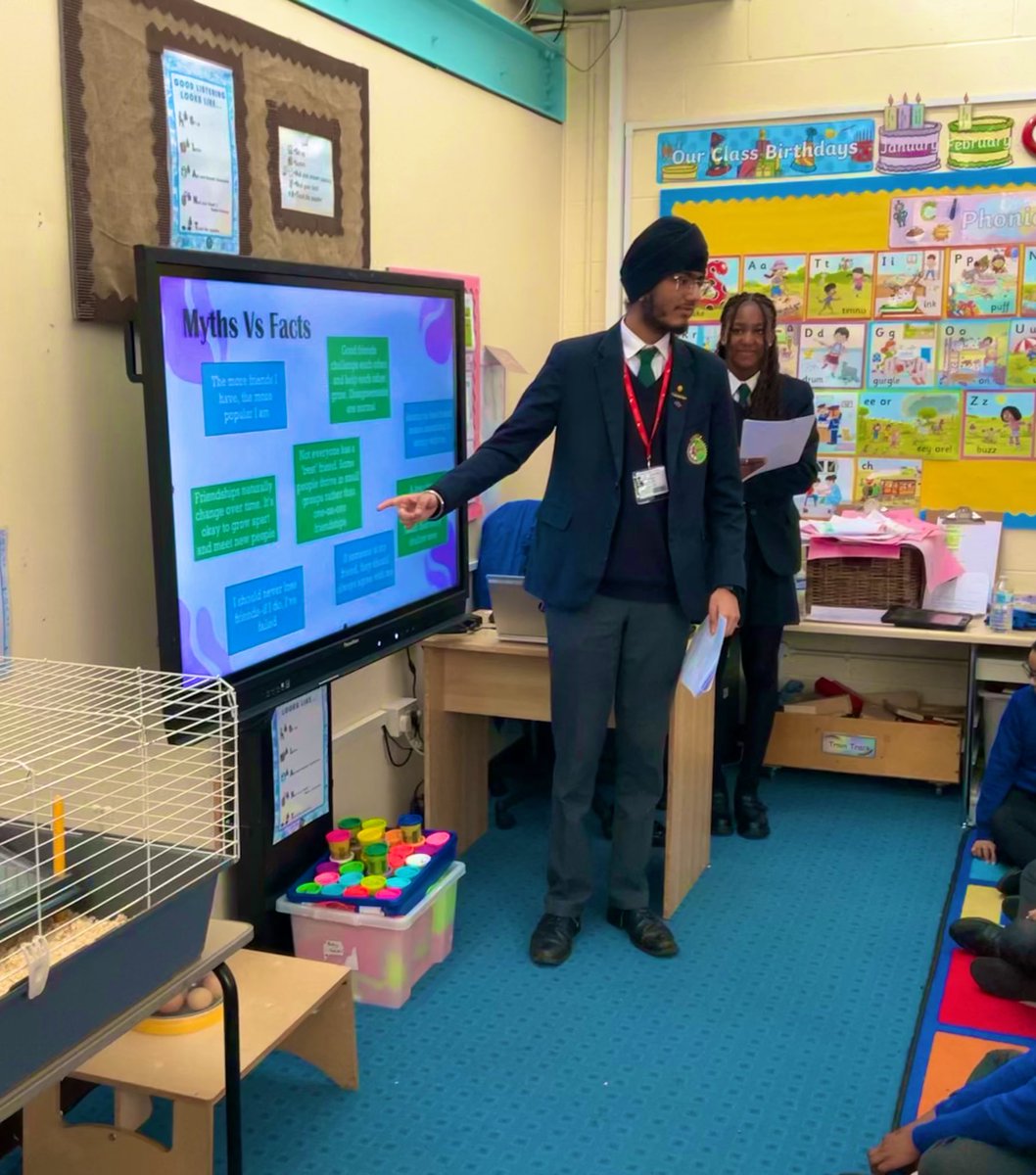 QMGS_CYM's tweet image. CYM Mental Health Team were at @NorthWalsall this afternoon presenting their workshop on Relationships.The session was lead by Agamjot,Ria & Kenya to Yr 5 & Yr 6’s.Pupils learnt the importance of healthy relationships in the home,school & workplace,including how to solve issues