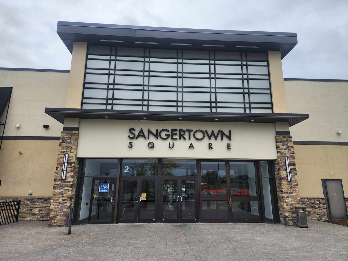 ✍️ 𝗦𝗜𝗚𝗡 𝗨𝗣 𝗙𝗢𝗥 𝗦𝗔𝗡𝗚𝗘𝗥𝗧𝗢𝗪𝗡: Sangertown Square Mall is set to host the first <a href="/UR_Speedway/">Utica-Rome Speedway</a> Race Car Show March 28-30. 

Register by contacting Jamie Page at jpage15@stny.rr.com