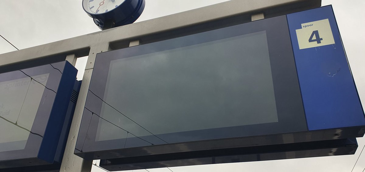 anekdotisch's tweet photo. @NS_online Hoi, er is weer een bord kapot op station Gilze-Rijen (spoor 4 nr 31275), kunnen jullie dit repareren? :) https://t.co/nYgpvA0Ouz