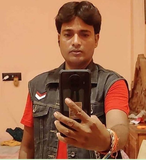 _inspiretrail_'s tweet photo. Urgent Retweet 🚨 

छपरा निवासी अखिलेश कुमार ने हमारे अल्लाह पैगम्बर मोहम्मद (S.A.W) की पत्नी आएशा रज़ियल्लाहु पर घोर अश्लीलता और आपत्तिजनक टिप्पणी कर साम्प्रदायिक हिंसा को भड़काने का प्रयास कर रहा है।  
निवेदन है कि @bihar_police @SaranPolice जल्द से जल्द करवाई करे और इसे सलाखों के पीछे भेजे।