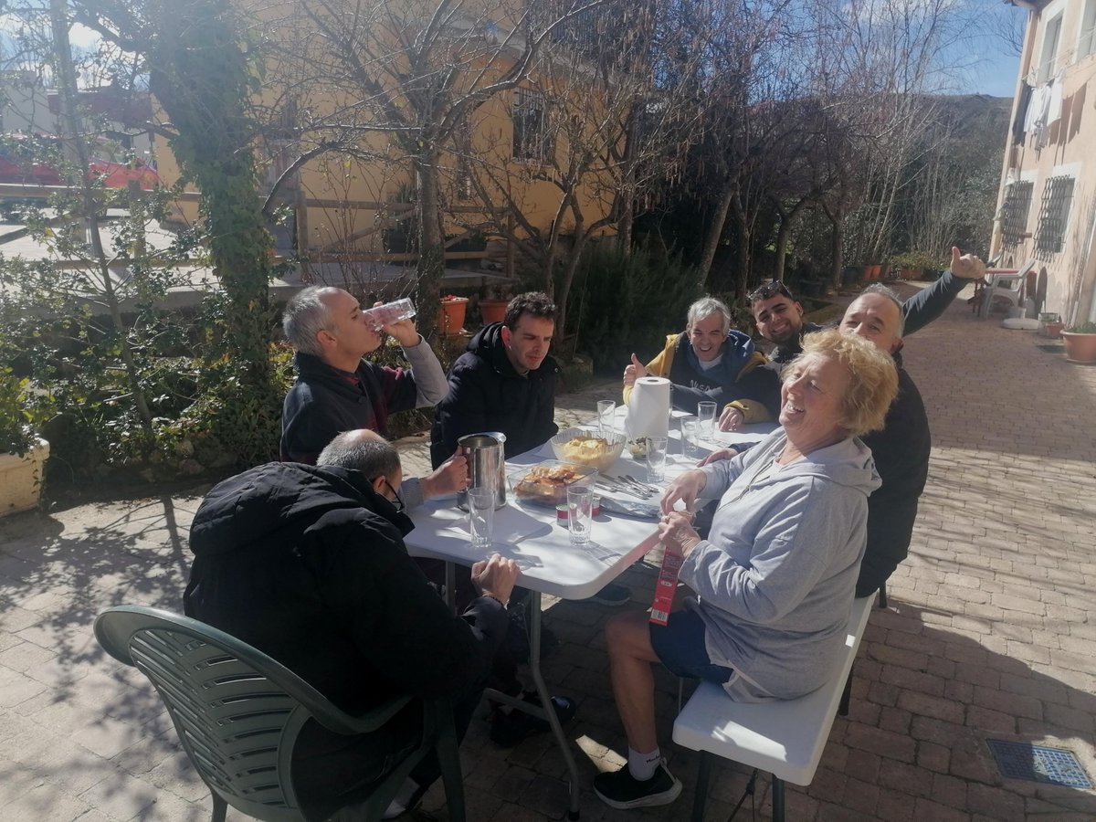 CryptoDomAlts's tweet image. 🔵El fin de semana de la vivienda #ElOlivo estuvo de planes y buenos momentos.

👉🏼El sábado disfrutaron de una excursión a Melgar de Fernamental y por la tarde se sumergieron en un taller de realidad virtual en el MEH.

👉🏼El domingo, vermú en Cardeñadijo y la Ermita de Muñó.