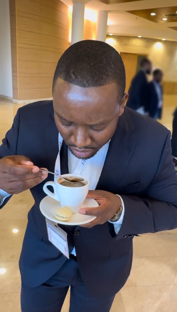 LaForceBaker's tweet photo. Whether I am in a #meeting or event for #work, I am still never going to take for granted the little things, like a good cup of #coffee 🙏🏾 #grateful https://t.co/YwliAy1UCF
