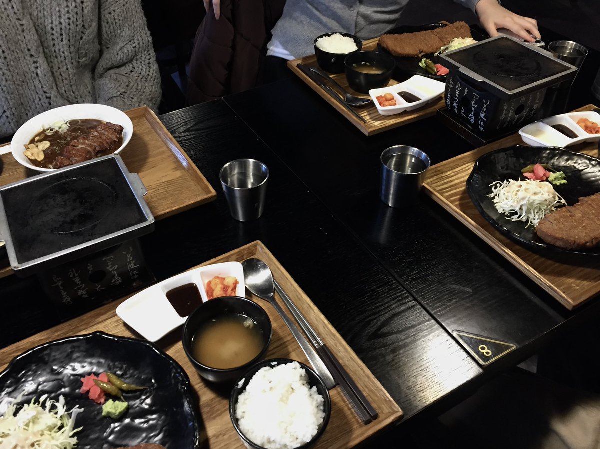 먹고…
또 먹고…