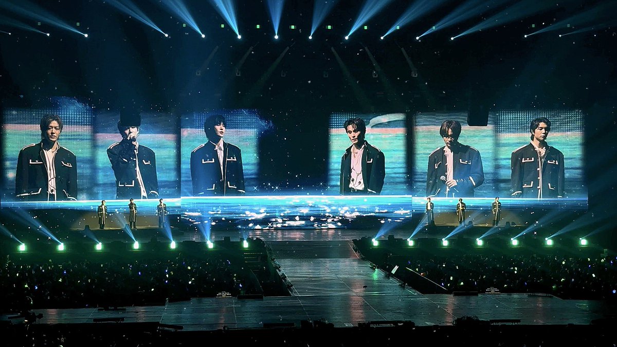 ddalqimilk's tweet photo. IKR!!! everything was very well prepared☹️💘 the whole stage got me mesmerized that i dont even bother to look for the member but the STAGE like ughhhh take me backkkkk https://t.co/RPaYuZV3BV