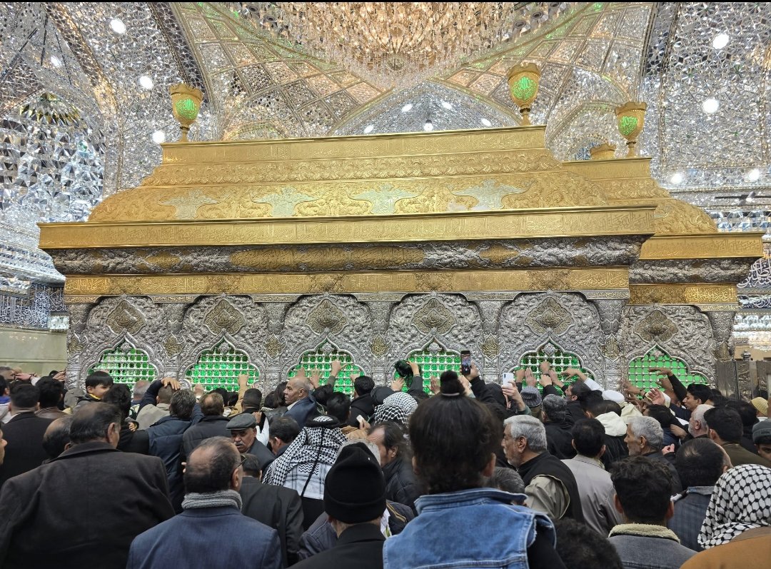 ahturgut's tweet photo. Dün Necef'teydik. İmam Ali'nin türbesini, suikasta uğradığı Kufe Mescidini, vefat ettiği evi ziyaret ettik.

Bugünse Kerbela'dayız. İmam Hüseyin'in ve Hz.Celal Abbas'ın türbelerini ziyaret ettik.

Dua eder, dua bekleriz... https://t.co/Twtc75x1L5