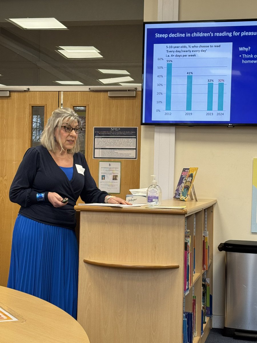 uksla's tweet image. Alison David cites research which shows a sharp decline in children’s reading for pleasure . ‘There are 2 aspects to reading , literacy & reading for pleasure and the first is a skill that can be taught whereas reading for pleasure cannot.’ #primarylibraries @HarperCollinsUK