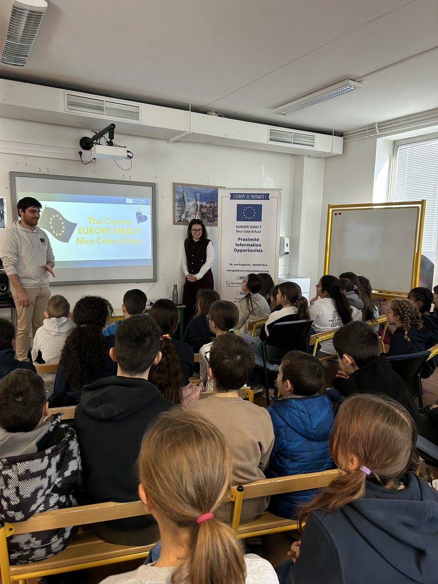 EuropeDirectNCA (@europedirectnca) on Twitter photo 🏫 Cette semaine, nous sommes intervenus au sein de deux écoles niçoise pour sensibiliser les enfants à l’Union européenne ! Hier avec <a href="/Pelagos_/">Pelagos Agreement</a> auprès des CM2 de l’école Ronchèse et leurs correspondant bulgares. Aujourd’hui avec les élèves de CM1 de l’école Rothschild 1 🇪🇺 🏫 Cette semaine, nous sommes intervenus au sein de deux écoles niçoise pour sensibiliser les enfants à l’Union européenne ! Hier avec <a href="/Pelagos_/">Pelagos Agreement</a> auprès des CM2 de l’école Ronchèse et leurs correspondant bulgares. Aujourd’hui avec les élèves de CM1 de l’école Rothschild 1 🇪🇺