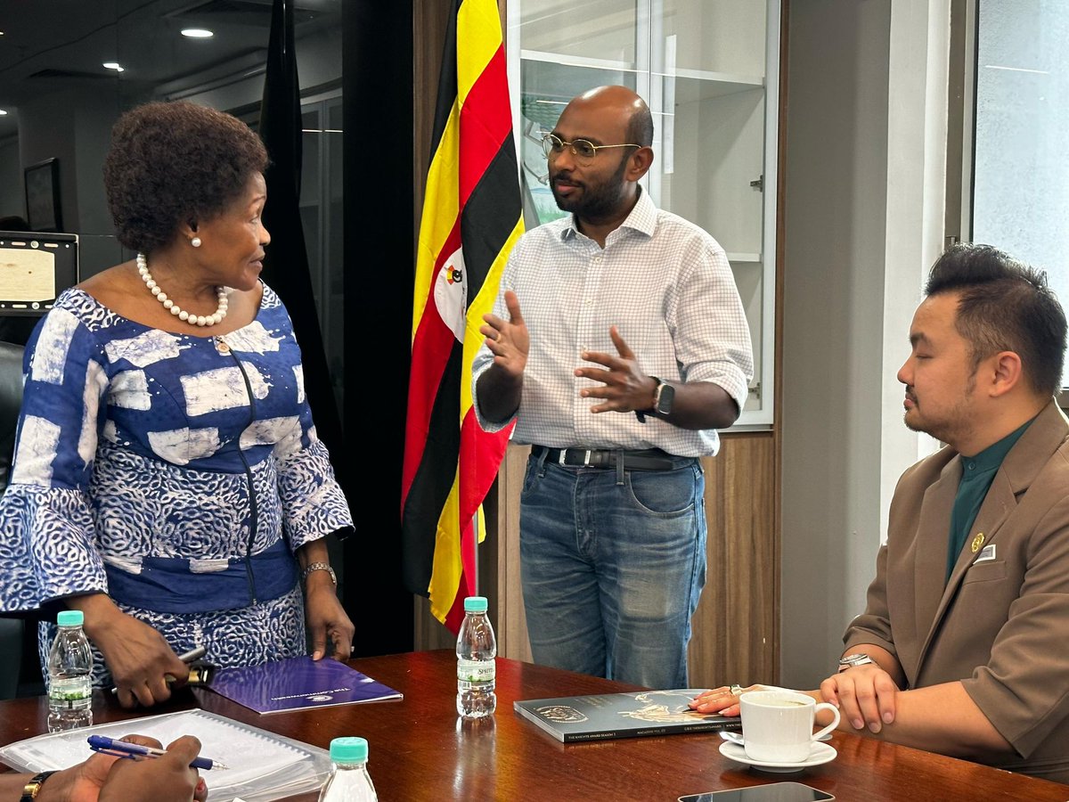 The Commonwealth Youth Innovation Hub with our partner, Knights Award were hosted by Her Excellency Betty Bigombe at the Uganda High Commission this evening! We look forward to collaborations on entrepreneurship empowerment &amp; discussion on #Commonwealth #ASEAN partnerships! 🇺🇬🌐
