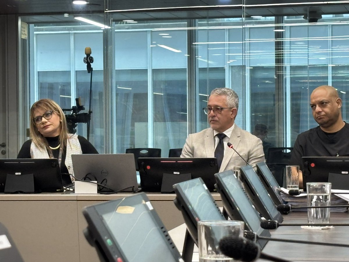 Concuerdo con el Dr. Rodrigo Chamorro, jefe de Cirugía del Hospital Calderón Guardia quien hoy en la Comisión de la Caja dijo que “la situación de los especialistas es una crisis humanitaria”. Urge tomar acciones: por el bien de asegurados y aseguradas.