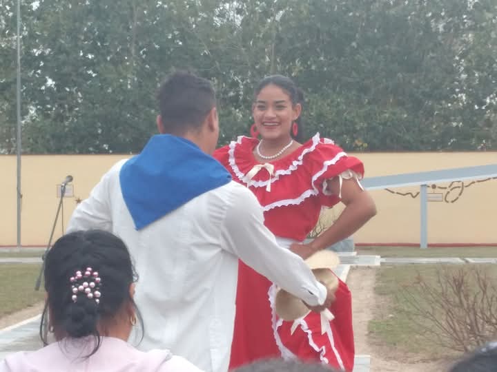 YaniselSanchez4's tweet image. Desde los potreros de Lázaro López, en #CiegodeÁvila, donde se erige el monumento que perpetúa la conformación del Ejército Invasor,  los avileños reafirmaron, este 24 de febrero su compromiso con la historia y las acciones a desarrollar para un #CiegoEn26
#patrimonioavileño