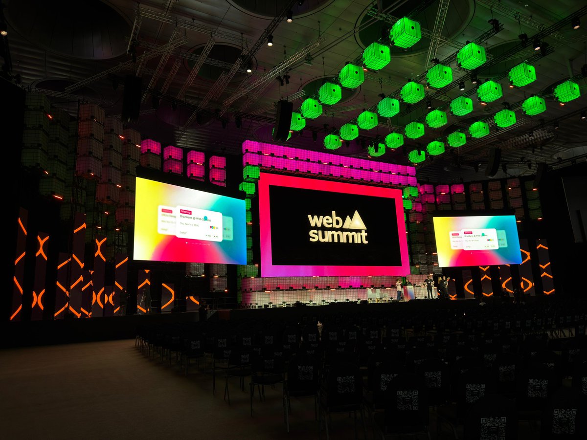 في اليوم الثاني من <a href="/websummitqatar/">Web Summit Qatar</a> مستمرون في عرض مشروعنا شهدنا إقبالاً واسعاً على المشروع وحوارات رائعة مع أشخاص مميزين شكراً لكل من مر علينا اليوم 👏