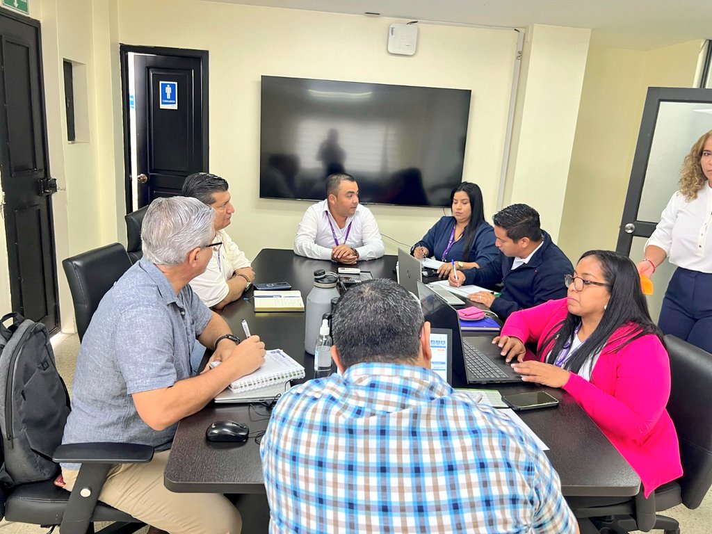 EducacionZ5_Ec's tweet photo. 💡🤝 En colaboración con CNEL EP, mantuvimos una reunión para mejorar el alumbrado en las instituciones educativas correspondientes a los Distritos de; Milagro, Yaguachi, Jujan, Simón Bolívar, Naranjito y el Triunfo.
#ElNuevoEcuadorResuelve https://t.co/WpzuqGd5DM
