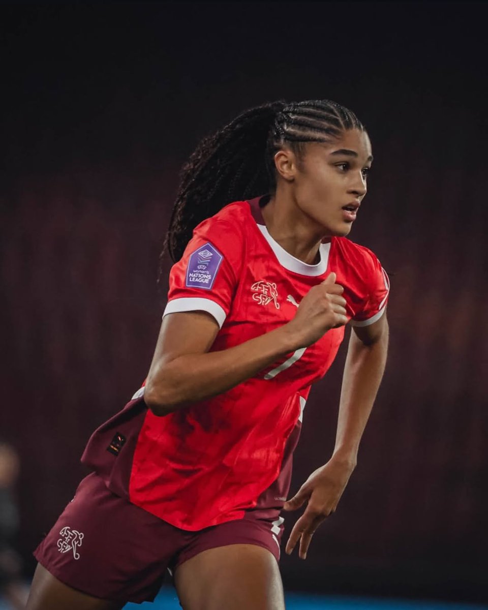 FootballSwissEN's tweet photo. 𝗧𝗘𝗔𝗠 𝗡𝗘𝗪𝗦 // #NORSUI

🇳🇴: Fiskerstrand (GK) | Woldvik; Bergsvand; Harviken; Hansen | Graham; Maanum; Boe Risa | Saevik; Hegerberg; Reiten

🇨🇭: Herzog (GK) | Maritz; Buhler; Calligaris | Riesen; Vallotto; Wälti; Ivelj; Crnogorcevic | Piubel; Schertenleib https://t.co/oOtRhPGd2t