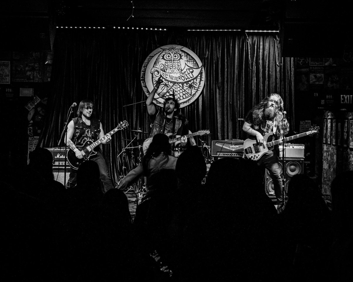 TransitMethod's tweet image. DALLAS!! Wow. We are seriously so blown away at how incredible y’all were. Massive thanks to Wolves Reign and Low Key Colors for sharing the stage with us last Saturday night and to @3LinksDeepEllum for having us. Can’t wait to see you all again soon 🤘🛸