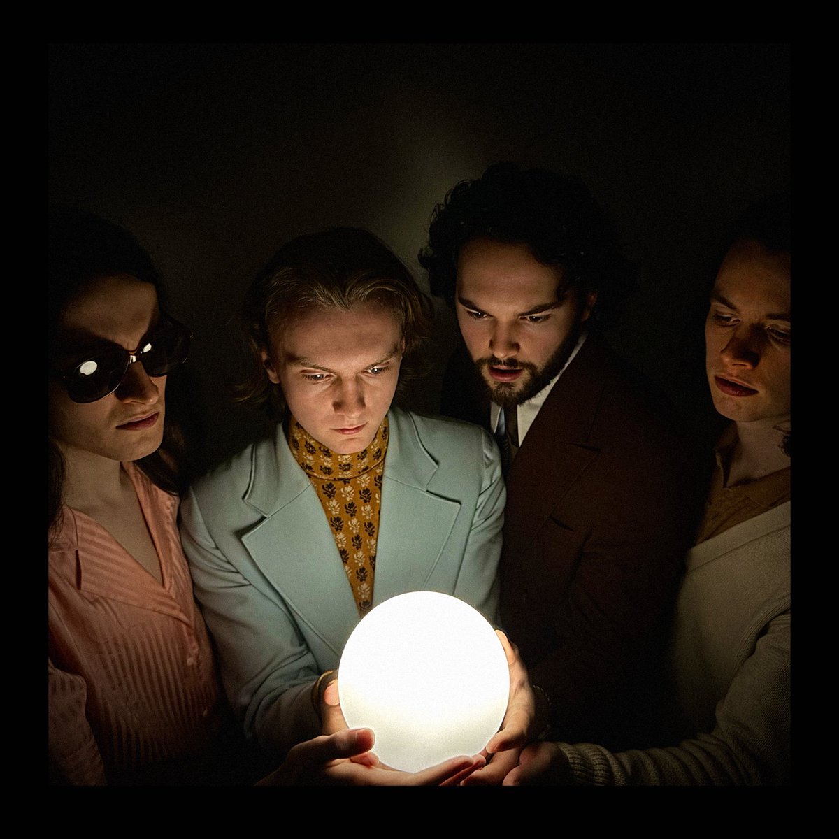 We’re back with our first single of the year. This is ‘Theme from First Lady’ a Psychedelic Jazz Funk manifesto of our sound. 

open.spotify.com/album/1pwVPhB9…