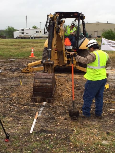 texas811's tweet image. Big equipment, big responsibility! But even small digging projects require Texas811. Whether you're using heavy machinery or just a shovel, always contact Texas811 before you dig. Stay safe and prevent damage! #Call811 #EveryDigCounts 

texas811.org/every-dig-coun…